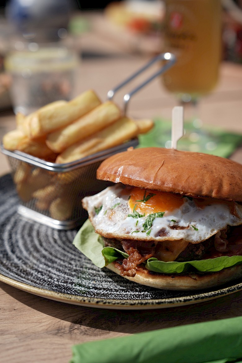 Holzapfel Bar - Burger + Pommes